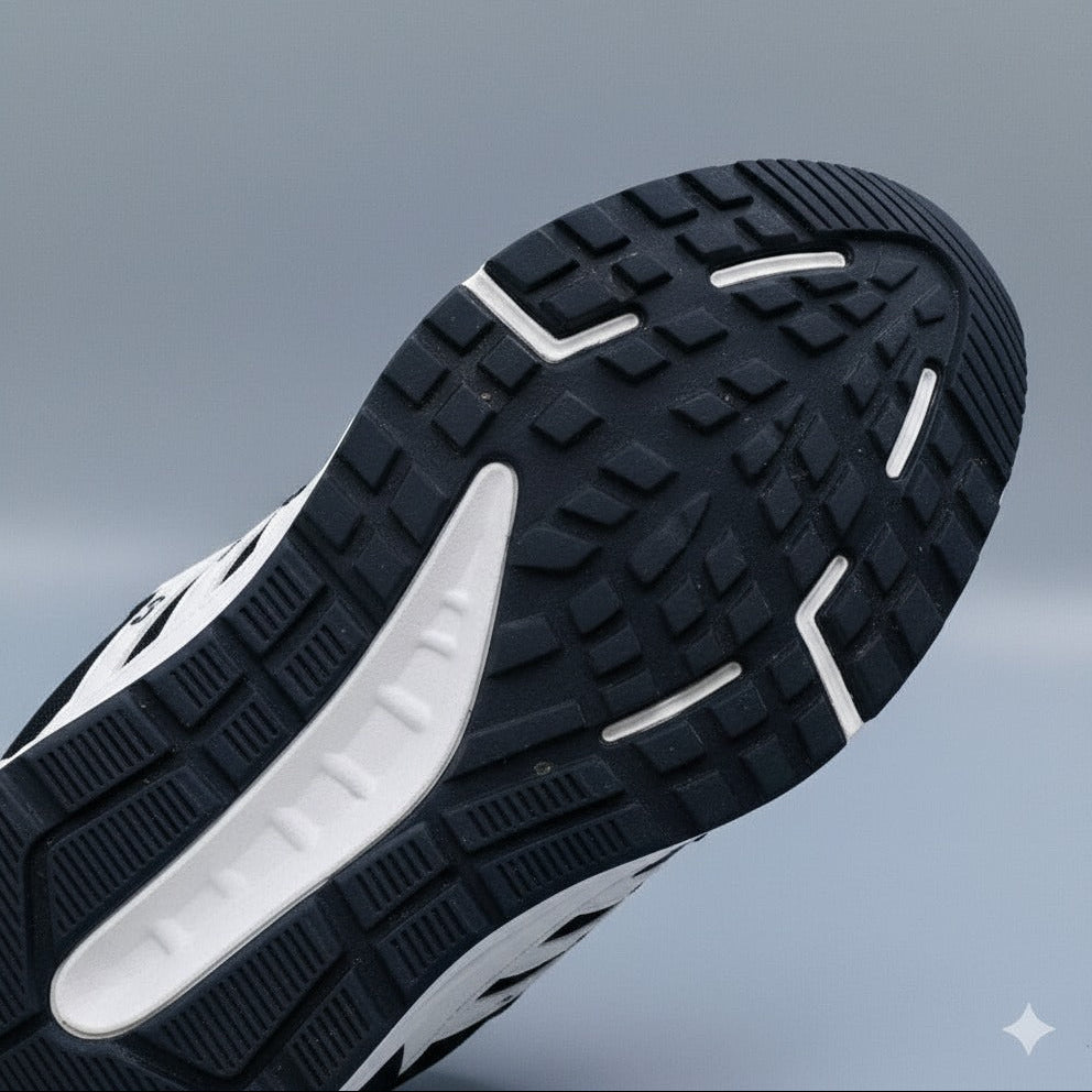 Men's lace‑up athletic sneakers with chunky sole — Product image: 