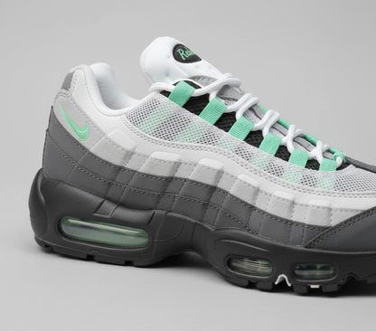 Step into Comfort and Style – Trendy Sneakers for Everyday Wear.GR