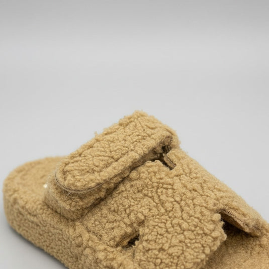 Women’s Fuzzy Sherpa Thong Slippers — Product image: 
