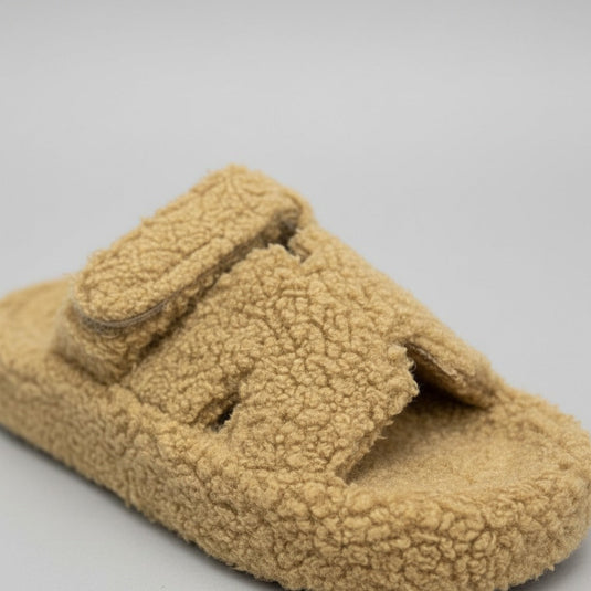 Women’s Fuzzy Sherpa Thong Slippers — Product image: 