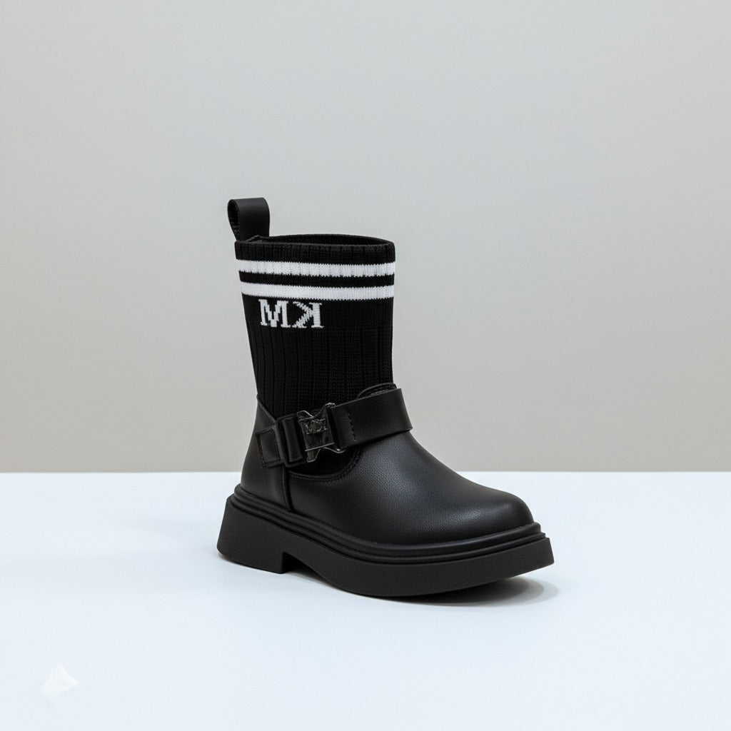 حذاء نسائي طويل حتى منتصف الساق مزود بإبزيم - مقاس محكم