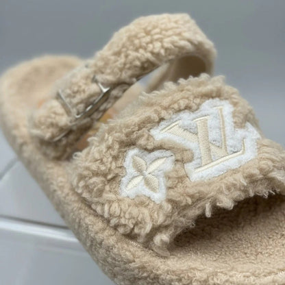 أحذية صندل فروية: راحة وأناقة لا مثيل لهما