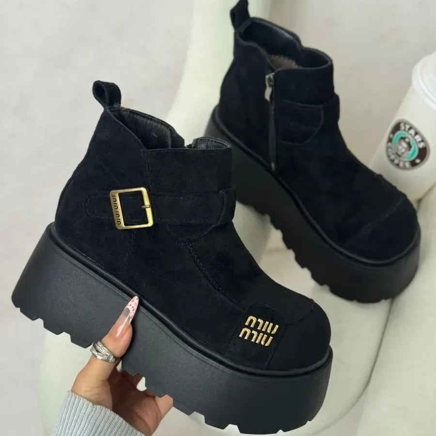 Chaussures élégantes et décontractées en daim pour femmes, à semelle compensée et bride à boucle.