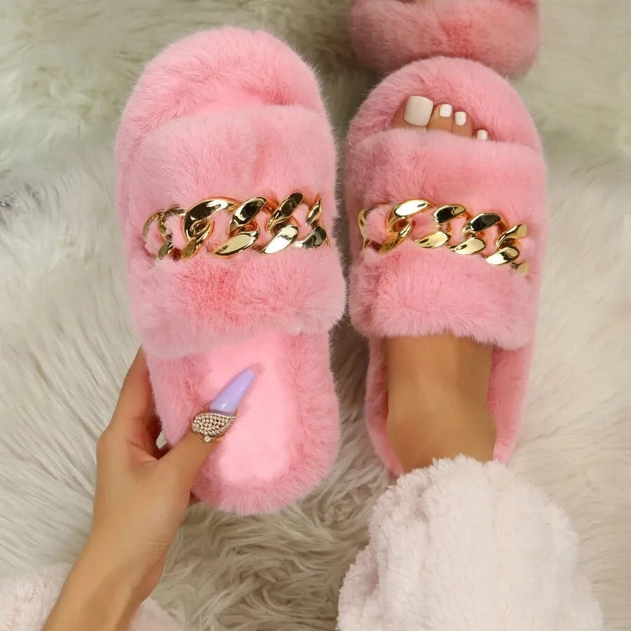 Pantoufles en fausse fourrure pour femmes avec chaîne dorée – Mocassins d'intérieur doux et confortables à bout ouvert, chaussures tendance pour la maison