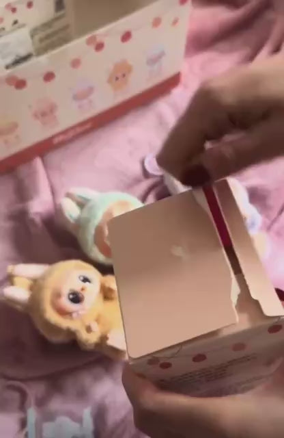 دمية لابوبو الأصلية ذات الفراء - مفاجأة داخل كل صندوق!