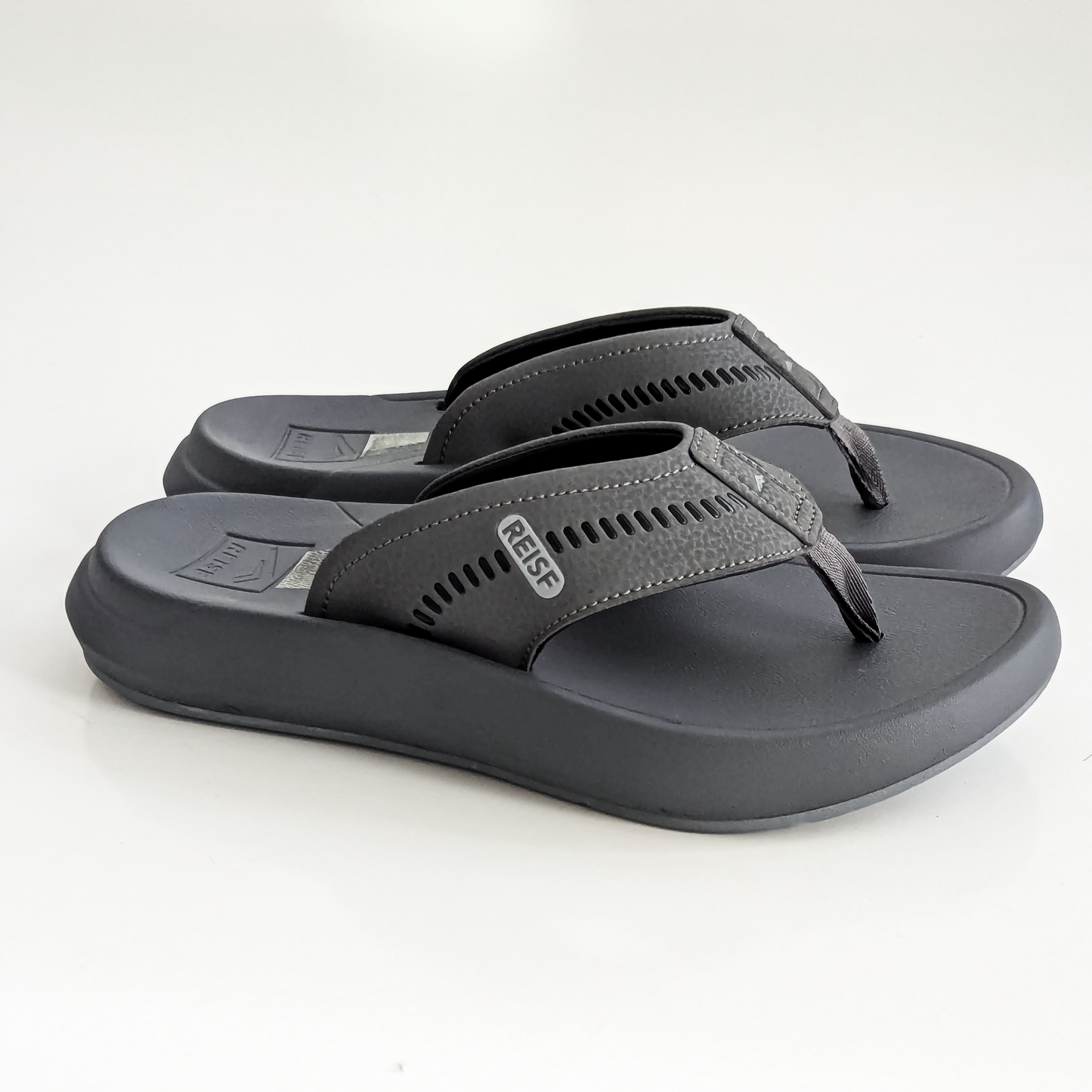 صندل REISF™ الطبي الفاخر للرجال — نعل مبطّن بارتفاع 3 سم · مقاوم للماء · مضاد للانزلاق

