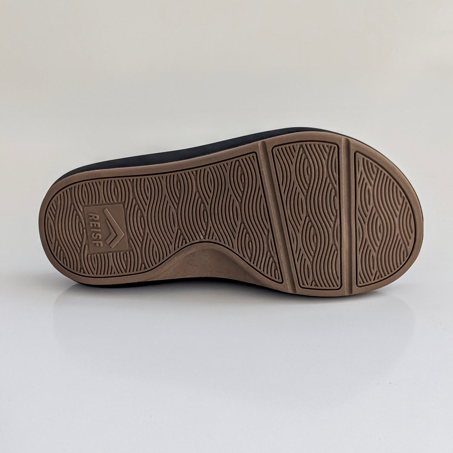 صندل REISF™ الطبي الفاخر للرجال — نعل مبطّن بارتفاع 3 سم · مقاوم للماء · مضاد للانزلاق

