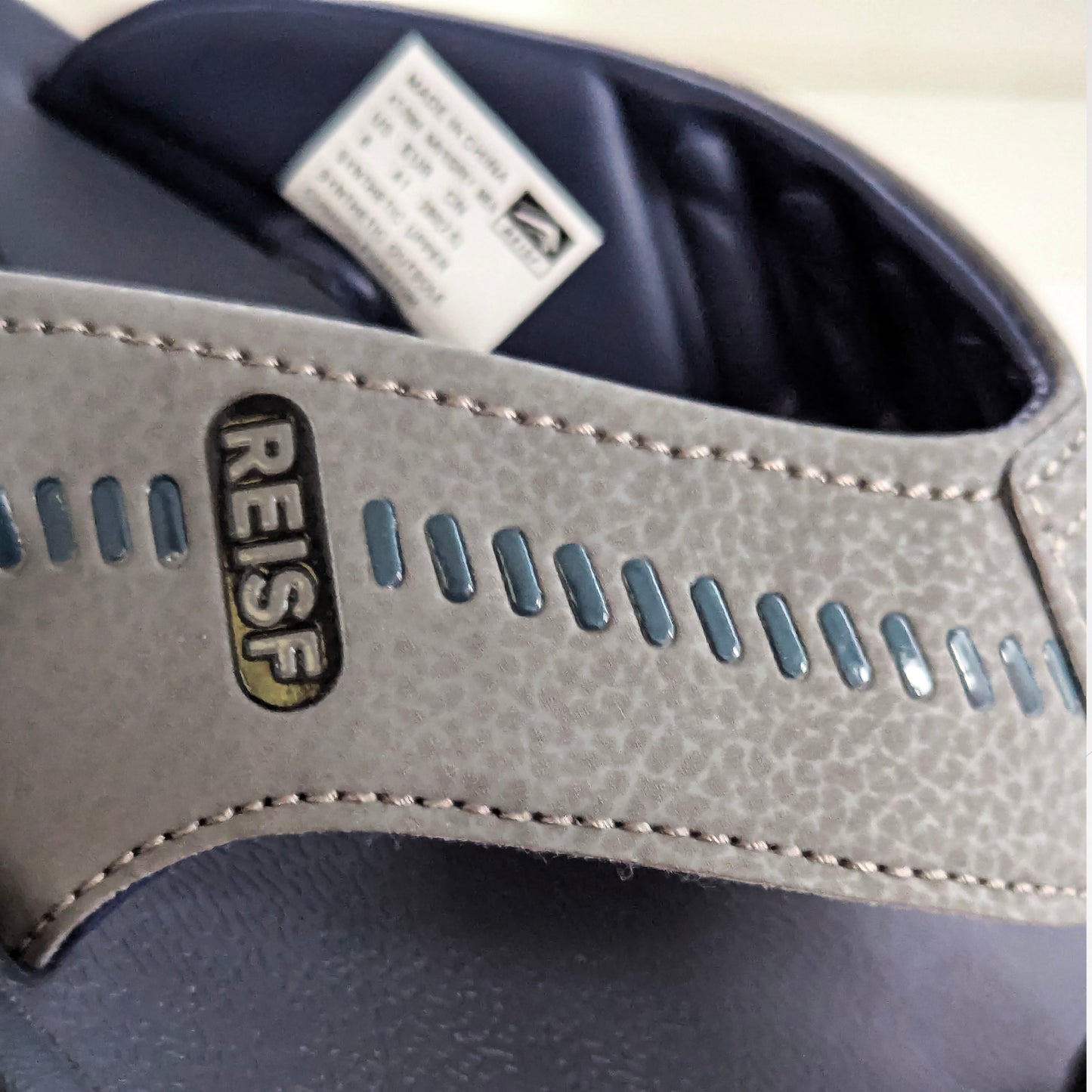 صندل REISF™ الطبي الفاخر للرجال — نعل مبطّن بارتفاع 3 سم · مقاوم للماء · مضاد للانزلاق

