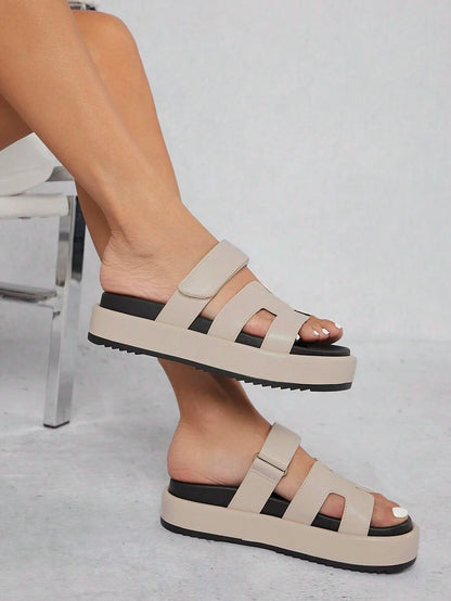 تمتعي بالثقة: صنادل فاخرة بكعب عالٍ ومفتوح - عززي من أناقتك وأعيدي تعريف أسلوبك