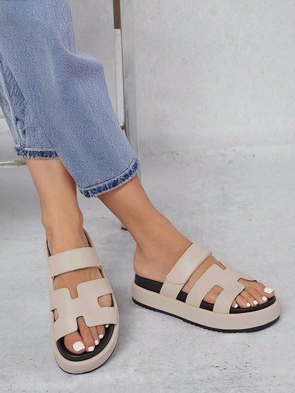 تمتعي بالثقة: صنادل فاخرة بكعب عالٍ ومفتوح - عززي من أناقتك وأعيدي تعريف أسلوبك