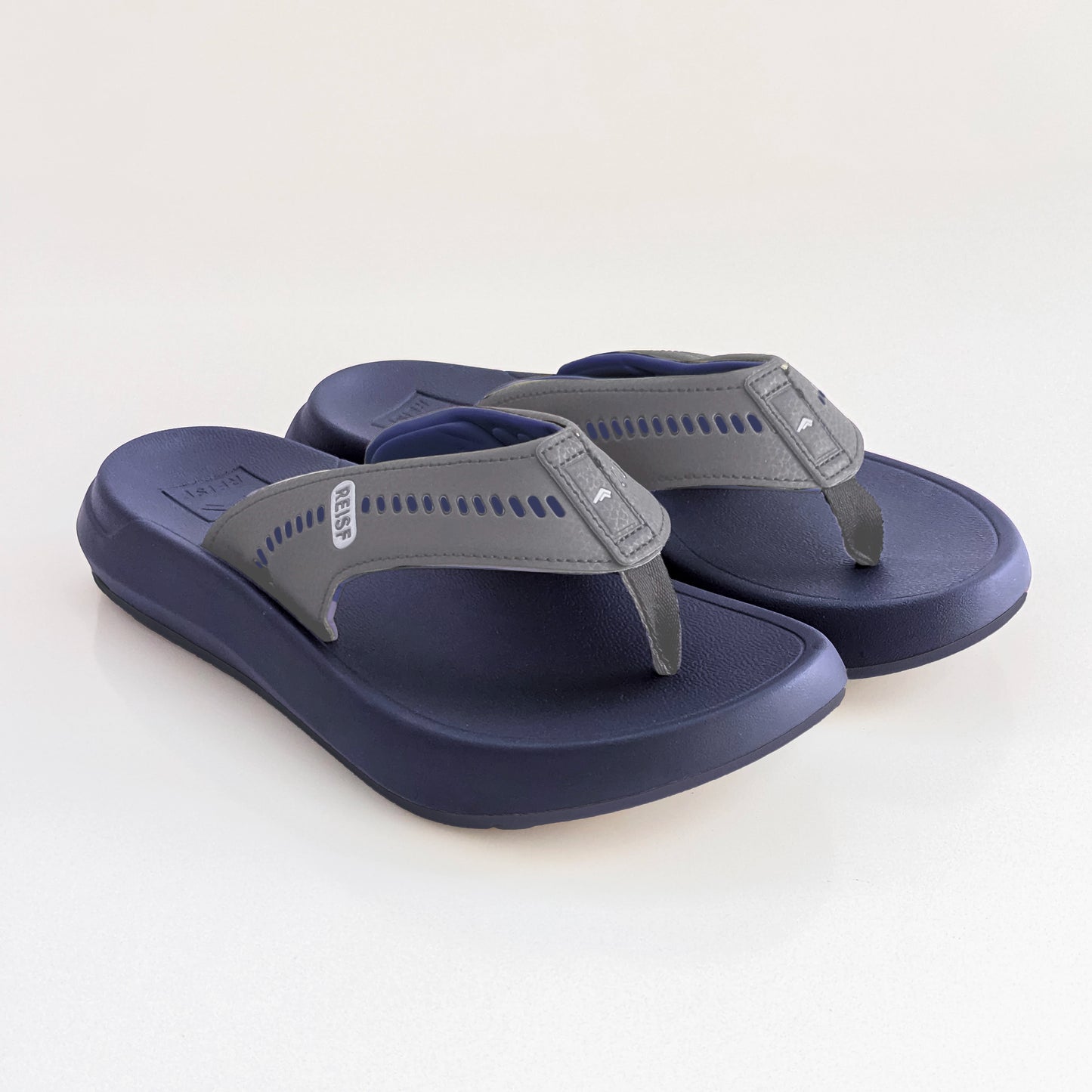 صندل REISF™ الطبي الفاخر للرجال — نعل مبطّن بارتفاع 3 سم · مقاوم للماء · مضاد للانزلاق

