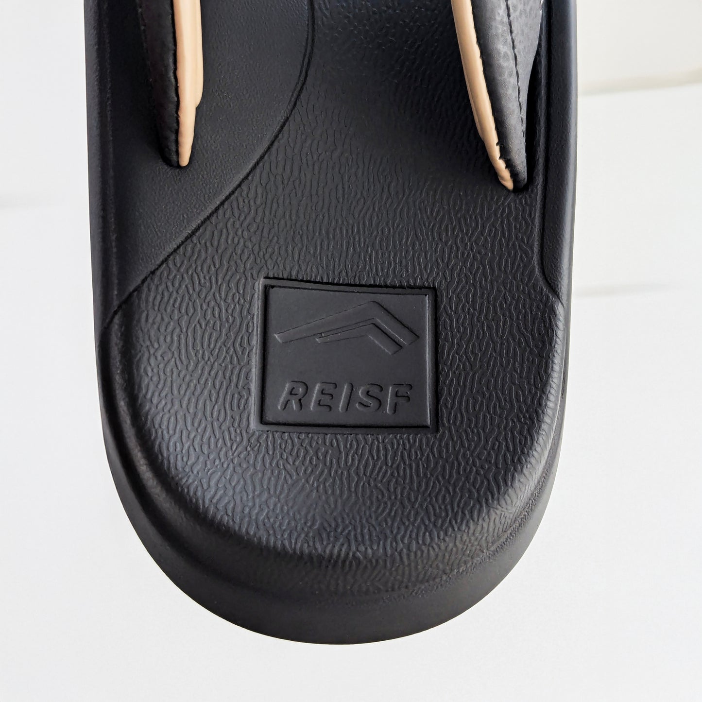 صندل REISF™ الطبي الفاخر للرجال — نعل مبطّن بارتفاع 3 سم · مقاوم للماء · مضاد للانزلاق

