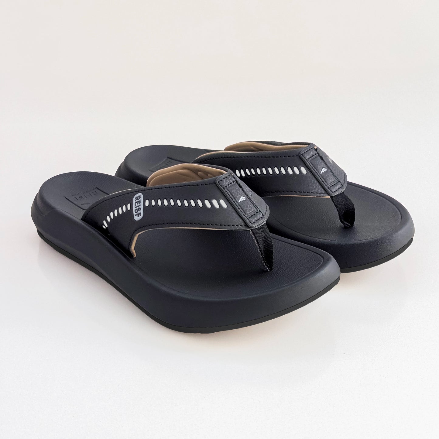 صندل REISF™ الطبي الفاخر للرجال — نعل مبطّن بارتفاع 3 سم · مقاوم للماء · مضاد للانزلاق

